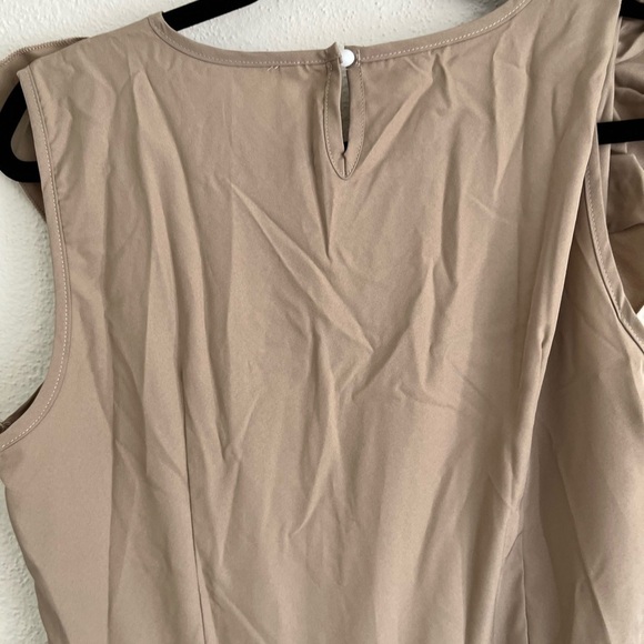 VRKUFIE Woman Gray Ruffle- Accent Wiman Sleeveless Midi Dress, Size Large - Picture 5 of 8